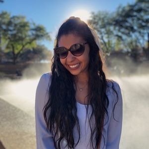 Meet your Posher, Akera